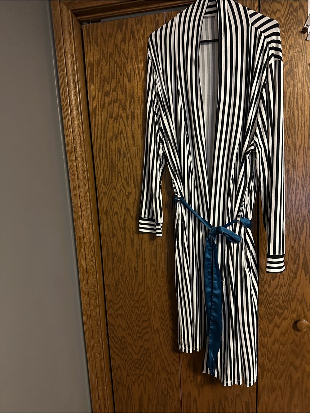 NWT BAMBI&BIRDIE XL/XXL BLACK AND WHITE STRIPE ROBE QUALITY WITH STRETCH